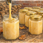 Honningglas der fyldes med honning